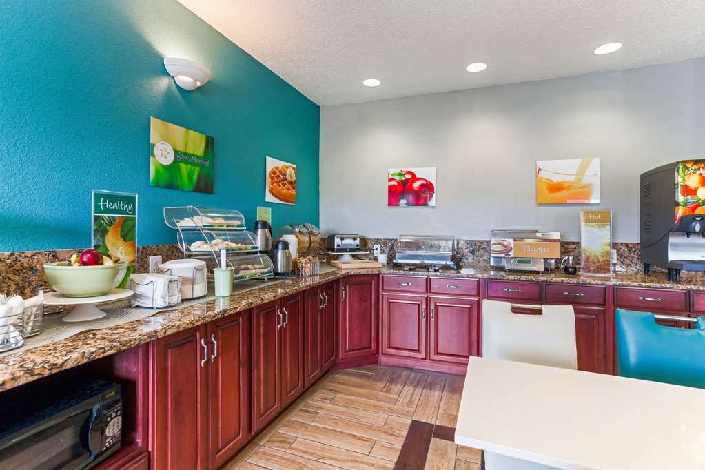 Quality Inn & Suites Ferdinand Restaurante foto
